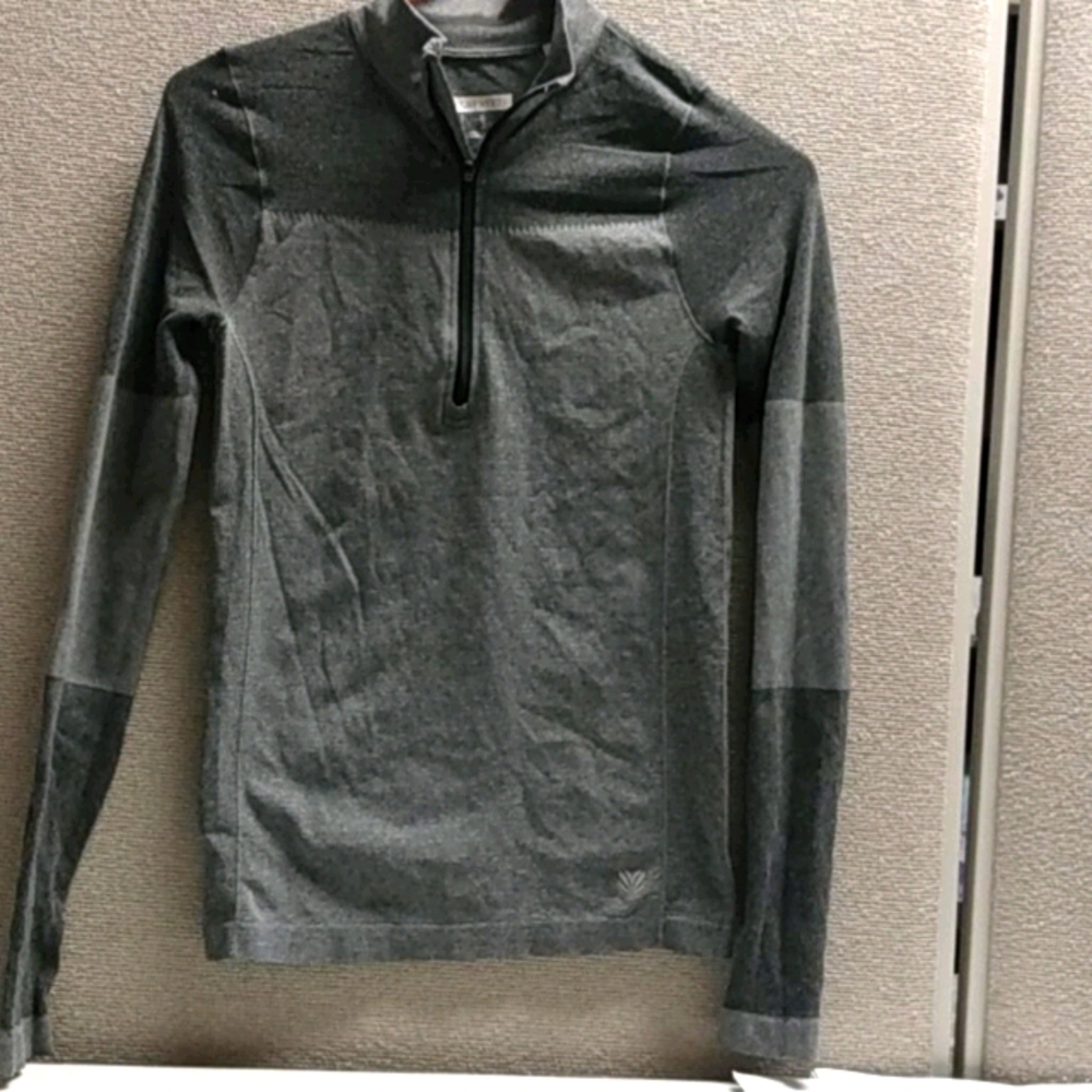 Forever 21 shirt small